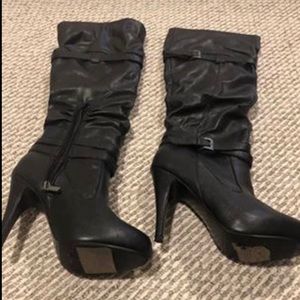 Black boots with platform- brand new , size 9